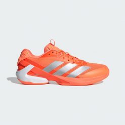 Buty Adizero Ubersonic 5 Tennis. Brązowe buty sportowe męskie Adidas, bez zapięcia, tenisowe. Za 649.00 zł.