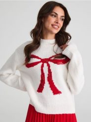 Sweter z motywem kokardy - kremowy. Białe swetry damskie Sinsay, l, bez wzorów, wizytowe, bez kołnierzyka, bez ramiączek, bez kaptura. Za 69.99 zł.