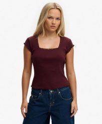 Superdry Koszulka Damska Okrągły Dekolt Square Neck Bawełna Eco – Port Red. Czerwone t-shirty damskie Superdry., uniwersalny, bez wzorów, z bawełny, bez kołnierzyka. Za 131.10 zł.