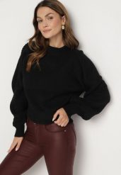 Czarny Sweter Półgolf z Wiskozą i Ozdobnym Splotem na Rękawach Sinovira. Czarne swetry damskie Born2be, na zimę, bez wzorów, z wiskozy, bez kołnierzyka, bez ramiączek, bez kaptura. Za 109.99 zł.