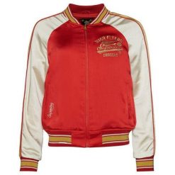 Kurtka turystyczna damska Superdry CNY Suikajan. Czerwone kurtki damskie Superdry., bez wzorów, z poliesteru, bez kaptura, trekkingowe. W wyprzedaży za 521.00 zł.