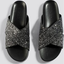 NA-KD Shoes Brokatowe klapki - Black,Silver. Czarne klapki damskie NA-KD Shoes, w paski. Za 100.95 zł.