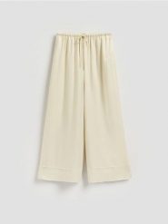 Spodnie wide leg z wiskozą - złamana biel. Spodnie materiałowe damskie Reserved, l, bez wzorów, z tkaniny. Za 179.99 zł.