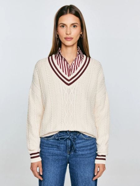 Sweter damski z wiskozy z dekoltem v-neck kremowy Cyntylia 102. Białe swetry damskie Big Star, l, bez wzorów, z bawełny, klasyczne, bez kołnierzyka, bez ramiączek, bez kaptura. Za 199.99 zł.