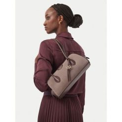 Torebka Calvin Klein. Brązowe torebki do ręki damskie Calvin Klein, bez wzorów, klasyczne, bez dodatków. Za 699.99 zł.