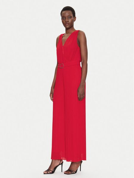 Morgan Kombinezon 221-PSAMARA M Czerwony Regular Fit. Czerwone sukienki damskie Morgan, m, bez wzorów, z syntetyku, bez kołnierzyka, bez ramiączek. Za 289.99 zł.