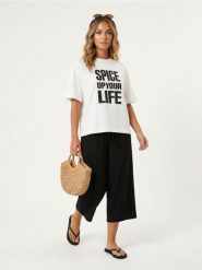 Bawełniana koszulka z nadrukiem Spice Girls - biały. Białe t-shirty damskie Sinsay, l, bez wzorów, z bawełny, bez kołnierzyka. Za 39.99 zł.