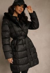 Czarna Pikowana Kurtka z Nieodpinanym Kapturem o Długim Kroju z Paskiem Lidassea. Czarne kurtki damskie Renee, l, bez wzorów, z jeansu. Za 359.99 zł.