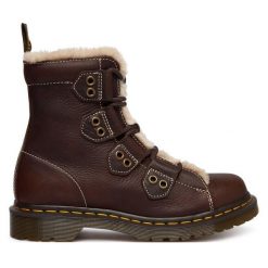 Trzewiki Dr. Martens. Brązowe botki damskie Dr. Martens, bez obcasa, na płaskiej podeszwie, bez zapięcia. Za 989.99 zł.