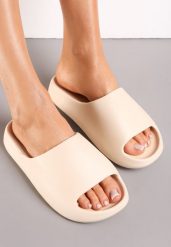 Beżowe Piankowe Klapki z Grubą Podeszwą i Szerokim Paskiem Zamila. Brązowe klapki damskie Renee, bez wzorów, eleganckie, bez obcasa, na płaskiej podeszwie. Za 39.99 zł.