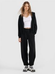 4F Spodnie dresowe z szerokimi nogawkami z modalem damskie - czarne M. Czarne spodnie dresowe damskie 4f, m, bez wzorów, z dresówki. Za 189.99 zł.