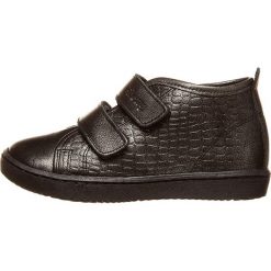 Skórzane sneakersy w kolorze czarnym. Czarne trampki i tenisówki dziewczęce Billowy, bez wzorów, bez zapięcia. W wyprzedaży za 152.95 zł.