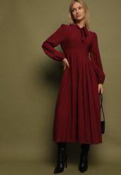 Bordowa Wiskozowa Plisowana Sukienka z Wiązaniem Asorrise. Czerwone sukienki damskie Born2be, na co dzień, l, bez wzorów, z wiskozy, eleganckie, bez kołnierzyka, bez ramiączek, maxi. Za 169.99 zł.