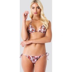 NA-KD Swimwear Dół bikini Triangle - Pink. Bikini damskie marki NA-KD Swimwear. Za 32.00 zł.