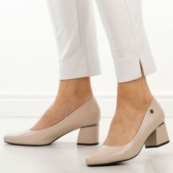Beżowe czółenka damskie na obcasie Vinceza 62292. Brązowe czółenka damskie VINCEZA, bez wzorów, ze skóry, eleganckie, bez obcasa, na obcasie, bez zapięcia. Za 179.00 zł.