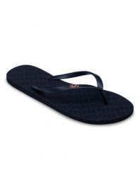 Japonki plażowe damskie Roxy VIVA IV. Czerwone klapki damskie Roxy, bez wzorów, z gumy, bez obcasa. Za 74.99 zł.