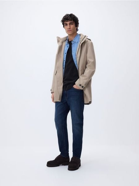 Parka z odpinanym kapturem - beżowy. Brązowe parki męskie Reserved, l, bez wzorów. W wyprzedaży za 159.99 zł.