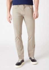 WRANGLER STRAIGHT SPODNIE MĘSKIE MATERIAŁOWE KHAKI W10TKA787 112126008. Brązowe spodnie materiałowe męskie Wrangler, l, bez wzorów, z jeansu. Za 219.99 zł.