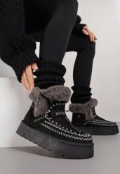 Czarne Śniegowce na Grubej Podeszwie Ozdobione Haftowanym Motywem i Futerkiem Caretusa. Czarne śniegowce i trapery damskie Born2be, z jeansu. Za 109.99 zł.
