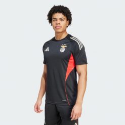 Koszulka Benfica Tiro 25 Competition Training. Czarne koszulki sportowe męskie Adidas, s, bez wzorów, bez kołnierzyka, bez ramiączek, do piłki nożnej. Za 239.00 zł.
