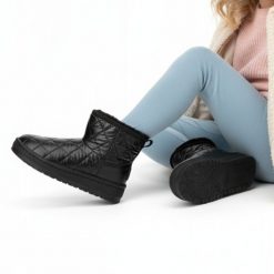 Śniegowce damskie Big Star, cholewka z pikowanego materiału z ociepleniem i miękkim wykończeniem przy krawędzi gruba jednolita podeszwa, czarne, KK37. Czarne śniegowce dziewczęce Big Star, z syntetyku, retro, bez zapięcia. Za 129.00 zł.