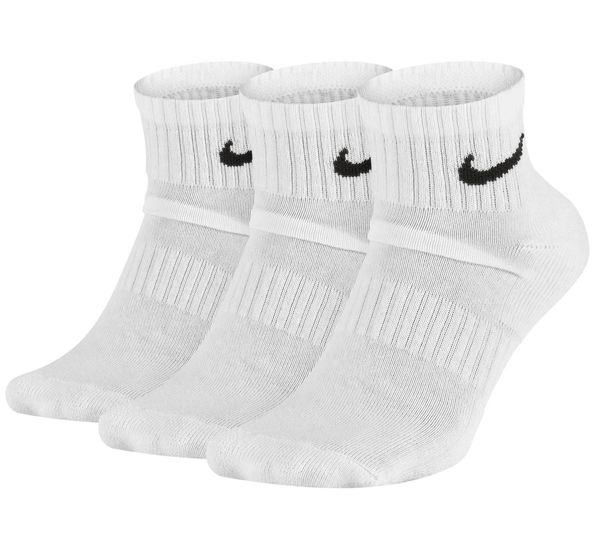 Skarpety Everyday Cushion Ankle 3 Pary. Białe skarpety męskie Nike, bez wzorów, z bawełny. Za 155.99 zł.
