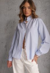 Niebieska Koszula z Bawełną Zdobiona Haftem i Stójką z Falbanką Linivia. Niebieskie bluzki damskie Renee, l, z aplikacjami, z bawełny, boho, bez kołnierzyka, bez ramiączek. Za 119.99 zł.