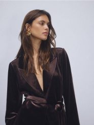 Welurowa marynarka - brązowy. Brązowe żakiety damskie Reserved, l, bez wzorów, z weluru. Za 199.99 zł.