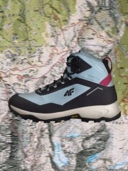4F Wysokie buty trekkingowe ICE CRACKER z izolacją Primaloft damskie - niebieskie 40. Niebieskie trekkingi damskie 4f, na zimę, przed kolano, primaloft. Za 549.99 zł.