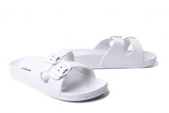 AXIM 7KL1508B biały, klapki basenowe damskie. Białe klapki damskie Axim, bez wzorów, bez obcasa. Za 34.99 zł.