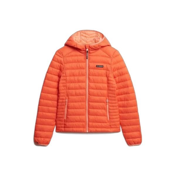 Damska kurtka puchowa Superdry Fuji Lite. Czerwone kurtki damskie Superdry., na jesień, m, z aplikacjami, z gumy, z kapturem. Za 379.00 zł.