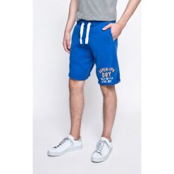 Superdry - Szorty. Krótkie spodenki sportowe męskie marki Superdry., z nadrukiem, z bawełny, sportowe. W wyprzedaży za 129.90 zł.
