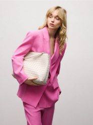 Torebka z imitacji skóry - złamana biel. Torebki do ręki damskie Reserved, bez wzorów, ze skóry, bez dodatków. Za 179.99 zł.