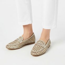 Baleriny damskie Gioseppo, płaski obcas wsuwany fason klasyczny mokasyn zamknięty nosek pleciona cholewka ażurowa struktura lekka konstrukcja, srebrn. Szare półbuty damskie Hot Potatoes by Gioseppo, na lato, w ażurowe wzory, biznesowe, bez obcasa, na obcasie, bez zapięcia. Za 386.90 zł.