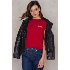 NA-KD T-shirt Keen - Red. T-shirty damskie marki NA-KD. W wyprzedaży za 20.47 zł.