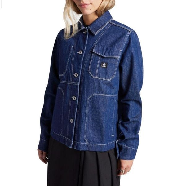 Kurtka CONVERSE DENIM WORK COAT Niebieski. Niebieskie kurtki damskie Converse, bez wzorów, z denimu, bez kaptura. Za 369.99 zł.