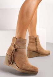 Brązowe Botki na Koturnie z Ozdobnym Paskiem i Chwostami Tsaria. Brązowe botki damskie Renee, bez obcasa, na koturnie, bez zapięcia. Za 139.99 zł.
