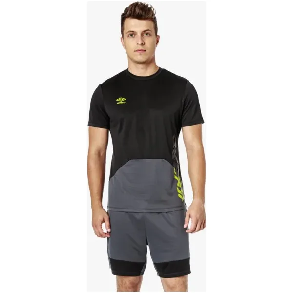 Umbro Koszulka Ss Veloce Training Jersey , czarny, rozmiar XL. Czarne koszulki sportowe męskie Umbro, m, bez wzorów, z jersey, bez kołnierzyka, bez ramiączek, climacool (adidas). W wyprzedaży za 39.99 zł.