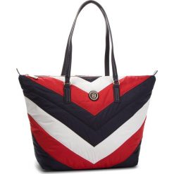 Torebka TOMMY HILFIGER - Poppy Tote Chevron P AW0AW05845 901. Brązowe torebki do ręki damskie Tommy Hilfiger, z materiału. Za 449.00 zł.