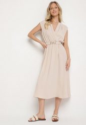 Beżowa Rozkloszowana Sukienka Ozdobiona Paskiem z Klamrą Tinilsa. Brązowe sukienki damskie Born2be, na spacer, m, bez wzorów, eleganckie, bez kołnierzyka, bez ramiączek, midi, kopertowe. Za 84.99 zł.