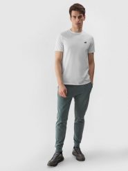 4F Spodnie dresowe joggery męskie - khaki L. Brązowe spodnie sportowe męskie 4f, l, bez wzorów, z bawełny. W wyprzedaży za 79.99 zł.