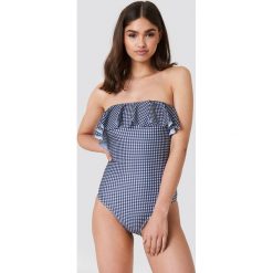 NA-KD Swimwear Kostium kąpielowy z falbaną - Black,Multicolor. Kostiumy jednoczęściowe damskie marki NA-KD Swimwear. W wyprzedaży za 24.28 zł.