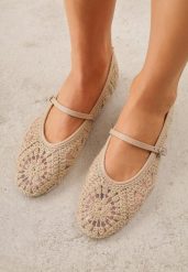 Ciemnobeżowe Boho Balerinki VICES w Stylu Mary Jane z Ażurową Cholewką Lainia. Brązowe baleriny damskie Renee, na lato, w ażurowe wzory, boho, bez obcasa. Za 89.99 zł.