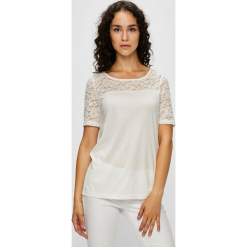 Jacqueline de Yong - Top Kimmie. Szare topy damskie Jacqueline de Yong, z dzianiny, z okrągłym kołnierzem, z krótkim rękawem. W wyprzedaży za 39.90 zł.