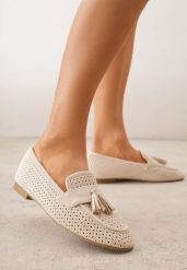 Beżowe Mokasyny VICES z Ażurową Cholewką i Frędzlami Hyrilea. Brązowe mokasyny damskie Renee, z jeansu, boho. Za 79.99 zł.