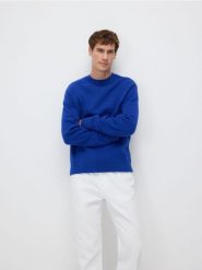 Bawełniany sweter - niebieski. Niebieskie swetry przez głowę męskie Reserved, l, bez wzorów, z bawełny, bez kołnierzyka. Za 139.99 zł.