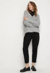 Czarne Klasyczne Jeansy o Kroju Mom Fit Fesianela. Czarne spodnie sportowe damskie Born2be, l, bez wzorów, z jeansu, tenisowe. Za 99.99 zł.