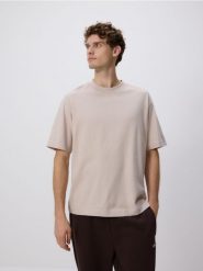 Bawełniany t-shirt boxy - beżowy. Brązowe t-shirty męskie Reserved, l, bez wzorów, z bawełny, bez kołnierzyka. Za 69.99 zł.