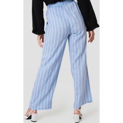 Andrea Hedenstedt x NA-KD Spodnie z wysokim stanem i wiązaniem - Blue,Multicolor - 2