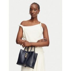 Torebka Furla. Niebieskie torebki do ręki damskie Furla, bez wzorów, klasyczne, bez dodatków. Za 1,389.00 zł.